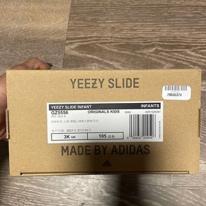 Brand new Yeezy slides for Toddlers 3C